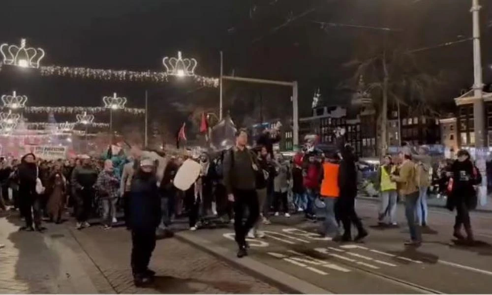 Ολλανδία: Διαδηλώσεις κατά της εκλογικής νίκης του ακροδεξιού Γκέερτ Βίλντερς (Βίντεο)